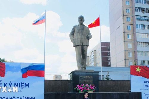 Long trọng lễ kỷ niệm 135 năm Ngày sinh Chủ tịch Hồ Chí Minh tại Nga và Hàn Quốc