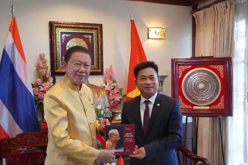 Sách song ngữ về Bác Hồ nối nhịp cầu văn hóa Việt Nam-Thái Lan