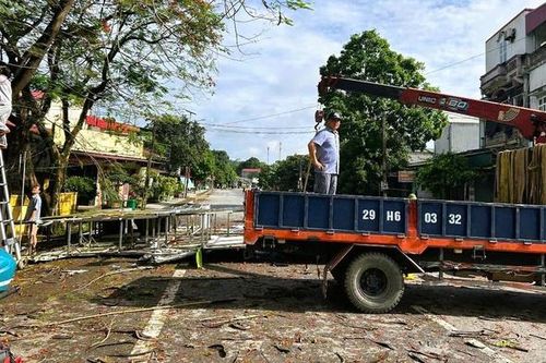 Mưa gió khiến cổng chào khu di tích Lam Kinh bị đổ sập