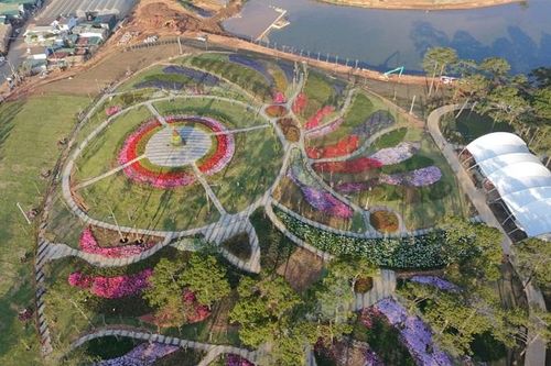 Khu du lịch hồ Than Thở 'thở than' vì rác thải nông nghiệp