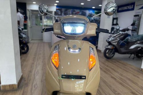 Suzuki giới thiệu xe tay ga 125cc, màn hình TFT 4.2 inch, kết nối Bluetooth, giá rẻ hơn Honda Vision