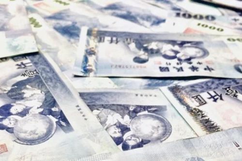 Cụ bà 80 tuổi suýt mất trắng tiền tiết kiệm hơn 300 tỷ vì tin lời 'họ hàng xa'