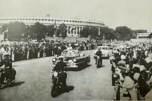 Người bắc nhịp cầu hòa bình, hữu nghị