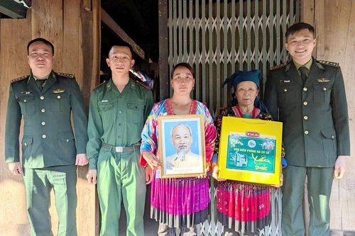 Bác Hồ trong tim các dân tộc Điện Biên