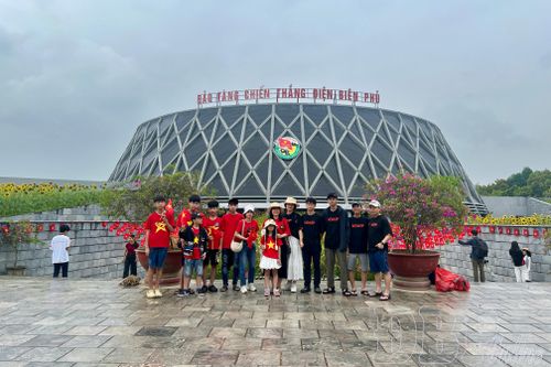 Hết lễ, có hết khách?