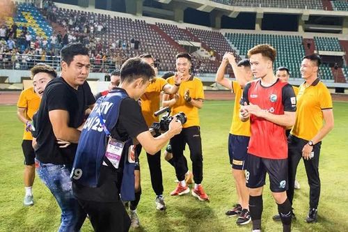 Ninh Bình thăng hạng, Đồng Nai vẫn chưa an toàn