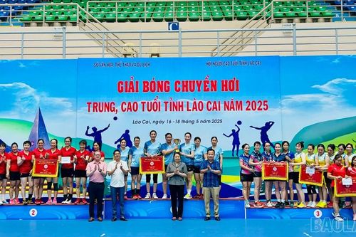 Bế mạc Giải bóng chuyền hơi trung, cao tuổi tỉnh Lào Cai năm 2025