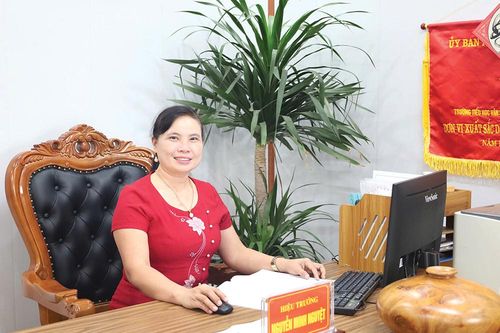 Hoa đẹp dâng Người
