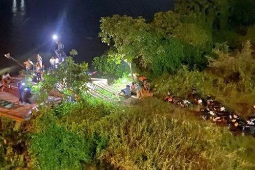 Long An: Thanh niên nhảy cầu Đức Huệ xuống sông Vàm Cỏ Đông