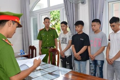 Quảng Nam: Khởi tố nhóm 8 nam nữ mang tuýp sắt, ná cao su đi đánh nhau