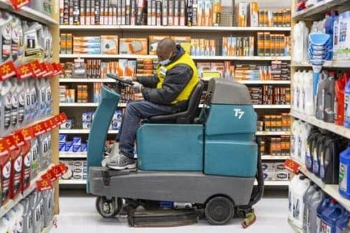 Tổng thống Donald Trump khuyên Walmart tự chịu thuế nhập khẩu