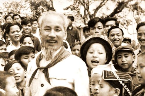 Kỷ niệm 135 năm Ngày sinh Chủ tịch Hồ Chí Minh (19/5/1890 - 19/5/2025)Tư tưởng văn hóa Hồ Chí Minh - Di sản soi đường cho kỷ nguyên mới