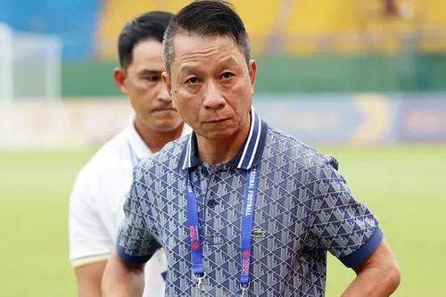Hai HLV V-League xin từ chức chỉ sau ba trận đấu