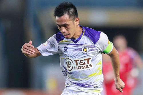 Văn Quyết tạo siêu phẩm, Hà Nội FC thắng đậm TP.HCM