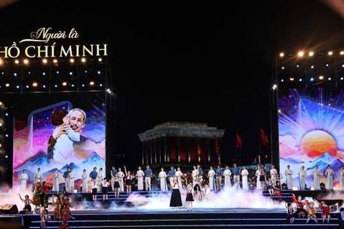 Tổng Bí thư Tô Lâm dự chương trình nghệ thuật đặc biệt 'Người là Hồ Chí Minh'