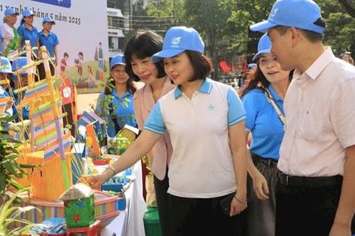 Phụ nữ Thủ đô đồng loạt ra quân chống ô nhiễm nhựa