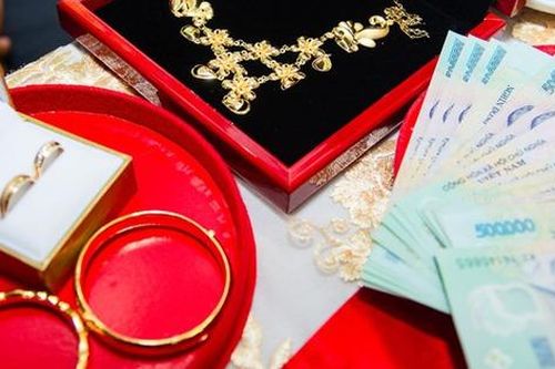 Biết nguồn gốc số tiền sính lễ chú rể đưa, nhà gái hủy hôn ngay lập tức