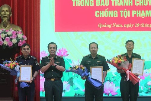 Thưởng nóng ban chuyên án vụ bắt giữ 38 bánh ma túy từ Lào về Việt Nam