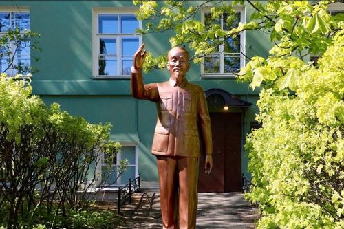 An vị tượng Chủ tịch Hồ Chí Minh tại Đại học Tổng hợp Saint Petersburg