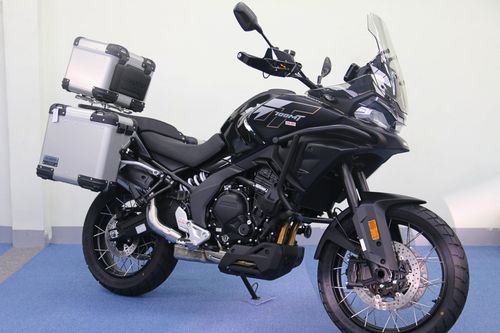 Chi tiết CFMoto 700MT giá khoảng 200 triệu, trang bị cả sưởi yên
