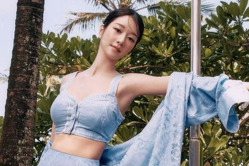 Mỹ nhân Hàn khoe dáng quyến rũ ở Hội An