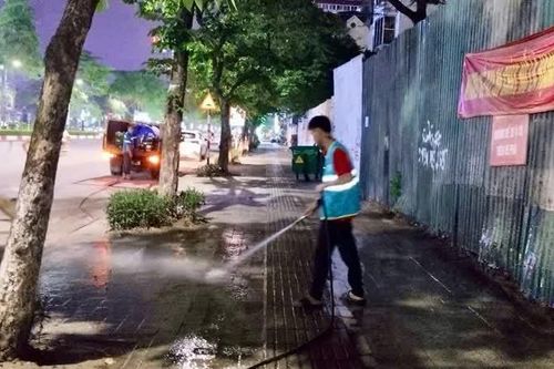 Xử lý 'điểm đen' về vệ sinh môi trường trên phố Văn Cao