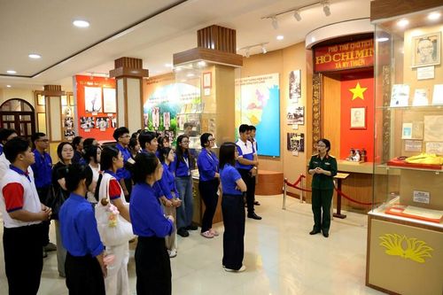 Tuổi trẻ Cần Thơ học tập và làm theo gương Bác Hồ