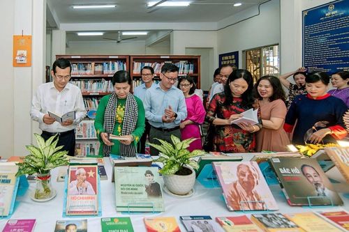 Triển lãm sách chuyên đề về Chủ tịch Hồ Chí Minh