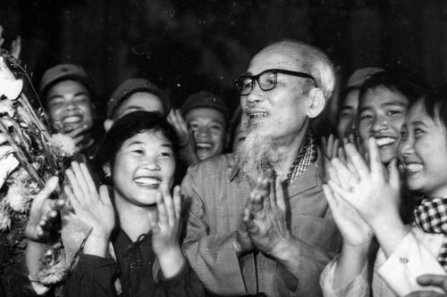 'Bác Hồ, Người là tình yêu thiết tha nhất trong lòng dân và trong trái tim nhân loại'