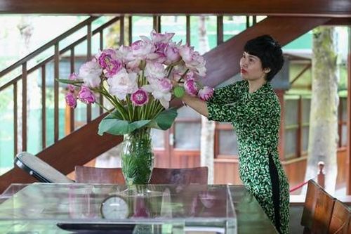 Sáng tháng 5 cùng những người thầm lặng chăm sóc Khu di tích Chủ tịch Hồ Chí Minh tại Phủ Chủ tịch