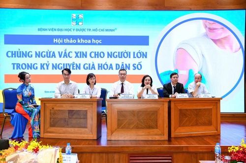 Đẩy mạnh tiêm vaccine cho người lớn, nhất là người có bệnh nền