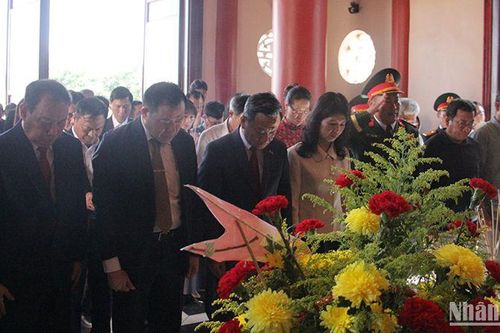 Kỷ niệm 135 năm Ngày sinh Chủ tịch Hồ Chí Minh tại Lào