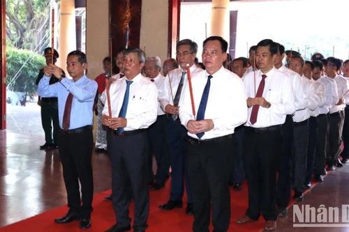 Đồng Nai dâng hương nhân kỷ niệm 135 năm Ngày sinh Chủ tịch Hồ Chí Minh