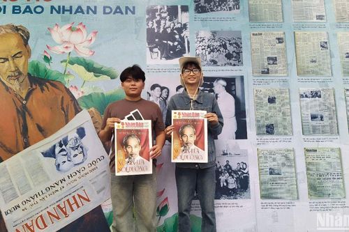 Rạng rỡ tên Người - Triển lãm ý nghĩa trong Ngày kỷ niệm 135 năm Ngày sinh Chủ tịch Hồ Chí Minh