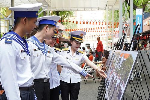 Hội Nhiếp ảnh Thành phố Hồ Chí Minh khai mạc triển lãm ảnh 'Trường Sa nhớ Bác'