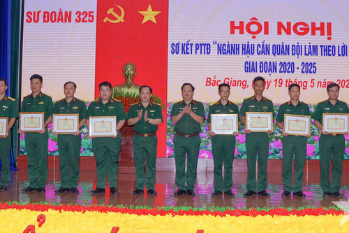Đẩy mạnh Phong trào thi đua 'Ngành Hậu cần Quân đội làm theo lời Bác Hồ dạy'