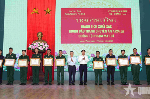 Khen thưởng thành tích trong đấu tranh Chuyên án 424.6P