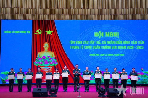 Trường Sĩ quan Thông tin tôn vinh điển hình tiên tiến trong tổ chức quần chúng