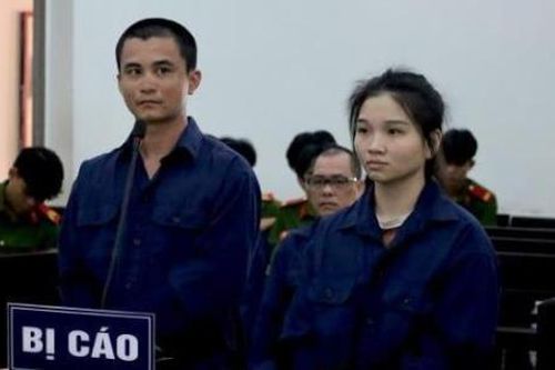 Làm chung, ở chung nên cùng xộ khám