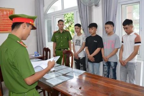 Khởi tố nhóm côn đồ
