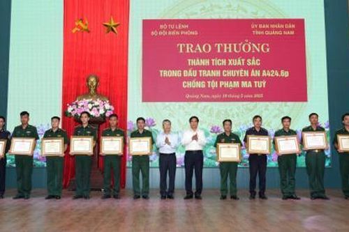 Quảng Nam, trao thưởng đột xuất thành tích bắt 38 bánh heroin