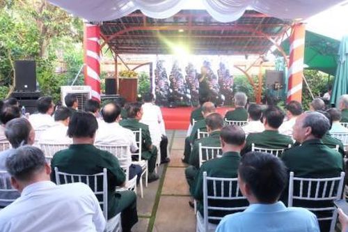 Gặp mặt các tướng lĩnh và cán bộ quân đội ưu tú đã nghỉ hưu
