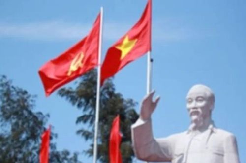 Tượng đài Bác Hồ trên đảo Cô Tô