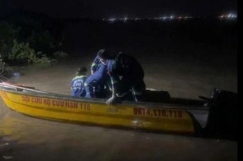 Tìm thấy thi thể 2 mẹ con gặp nạn mất tích trên sông Hồng
