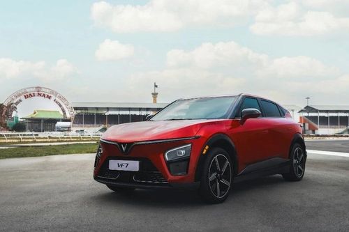 VinFast VF 7 có gì mà cả người dùng và chuyên gia ô tô