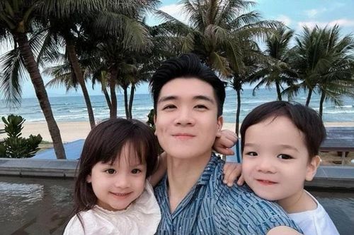 Ảnh giản dị khi làm bố đơn thân của thiếu gia nhà bầu Hiển