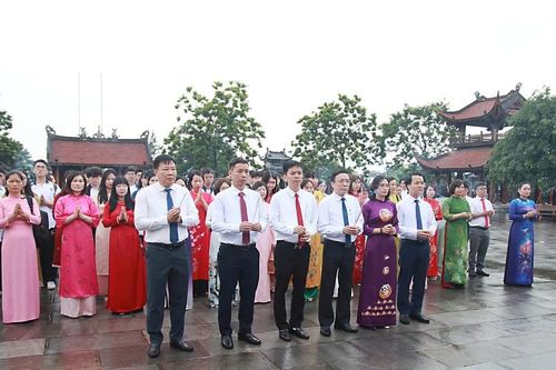 Sở GD&ĐT Vĩnh Phúc dâng hương các bậc tiên thánh, tiên hiền, danh nhân khoa bảng