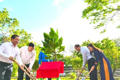 Cà Mau phát động phong trào trồng cây nhớ Bác