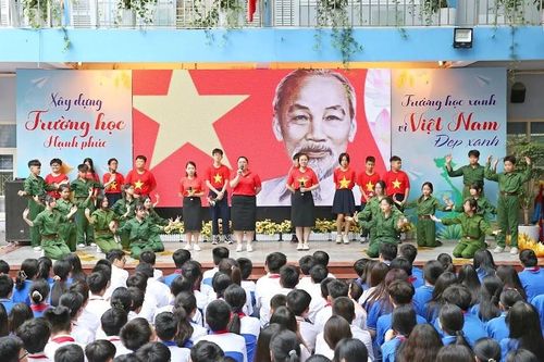 Học sinh Thủ đô 'gửi nghìn lời ca dâng Bác'