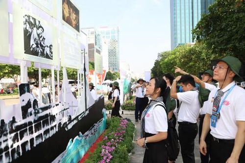 Học Bác, rèn đức, luyện tài xây dựng đất nước phồn vinh